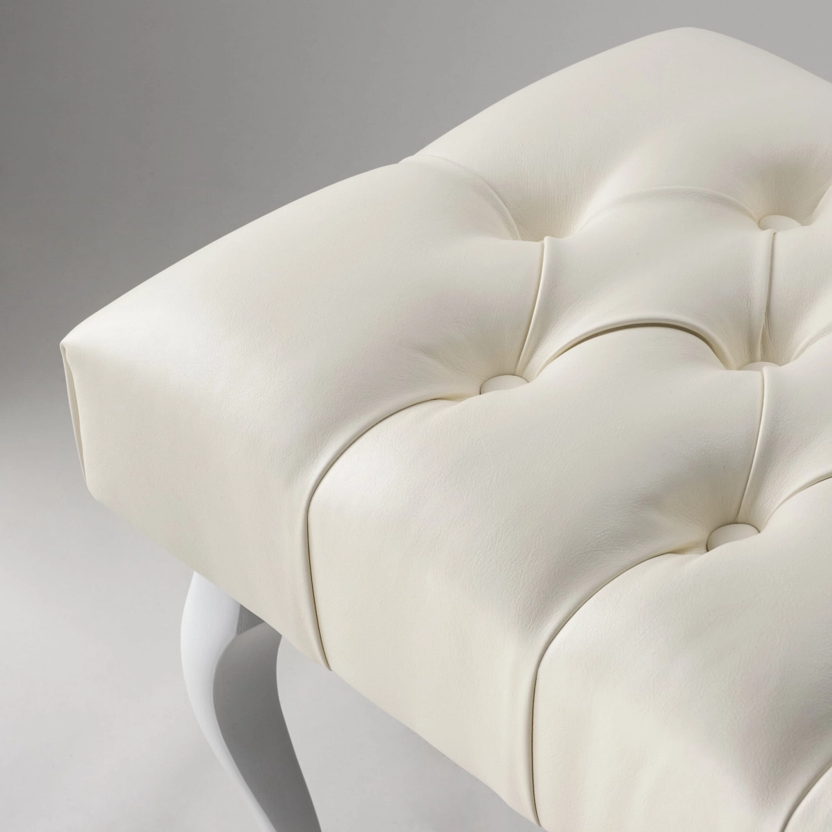 Banc en cuir pour couloir, matelassé crème, confort et style à la fois