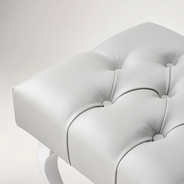 Banc Chesterfield en cuir matelassé gris pour salon ou couloir