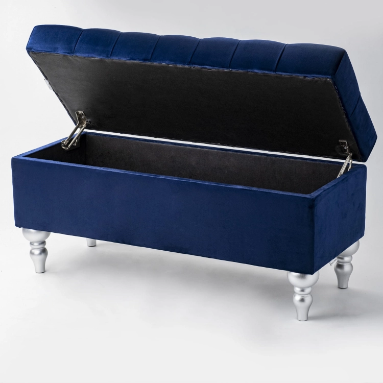 Pouf matelassé bleu marine avec rangement, un accessoire élégant et spacieux