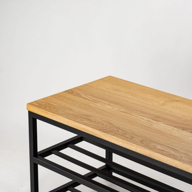 Banc industriel avec plateau en bois et étagères fonctionnelles en bas