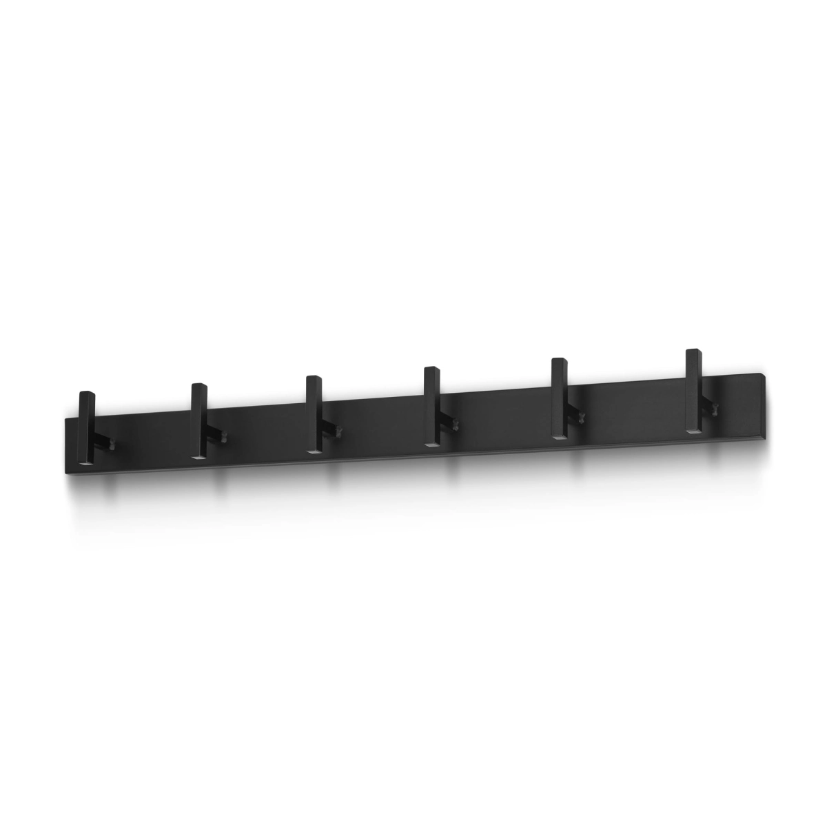 Porte-manteau en métal noir pour un couloir moderne
