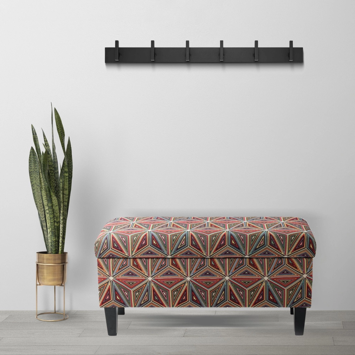 Cintre noir moderne pour le couloir