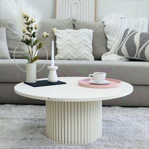 table basse ronde beige avec base rainurée