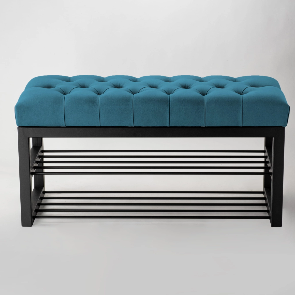 Banc d'entrée industriel avec assise bleue et étagères à chaussures en métal noir