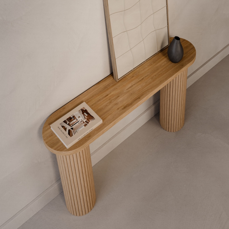 Console en bois avec pieds cannelés, idéale pour l'entrée