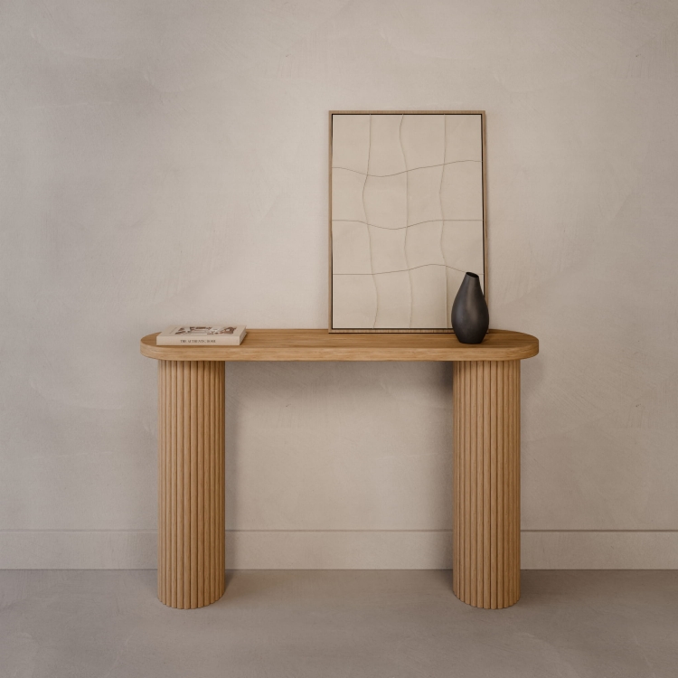 Console d'entrée avec pieds en bois cannelés et plateau en bois d'ameublement