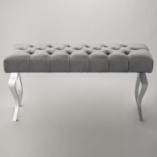 Banc matelassé gris avec pieds chromés élégants