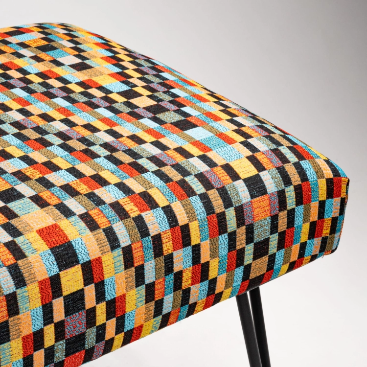 Banc loft avec revêtement à motifs et base en métal noir en forme d'épingle