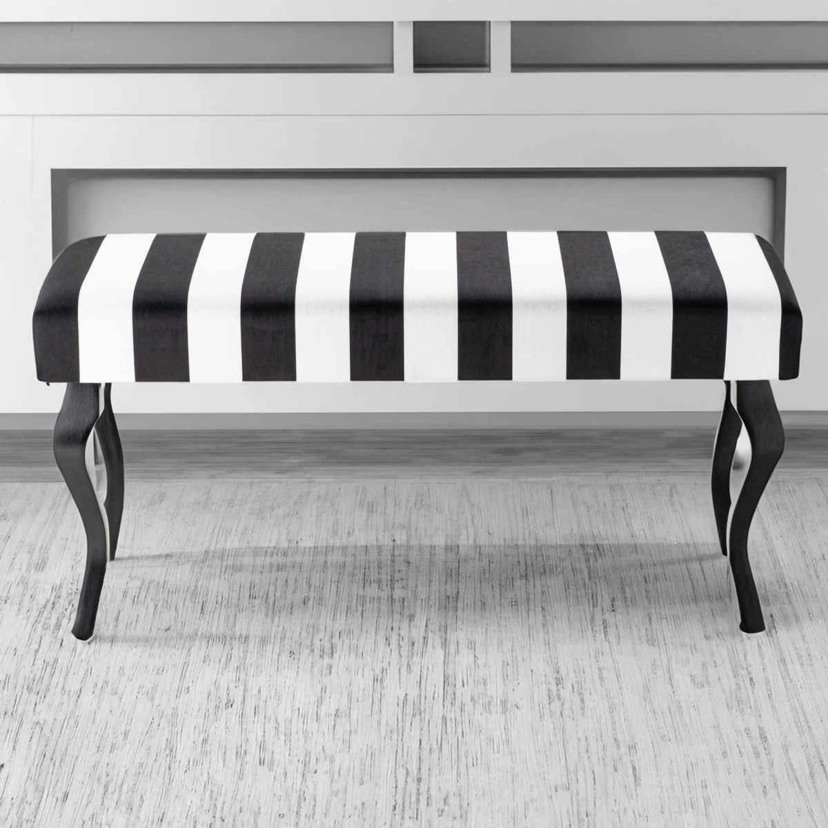 Banc rembourré à motifs rayés