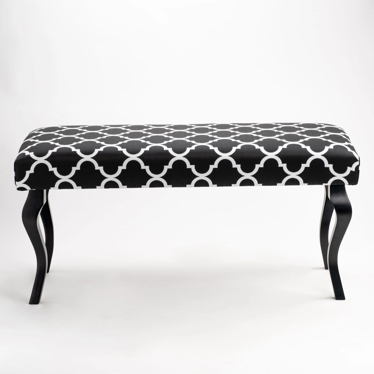 Banc rembourré avec motif coloré et pieds noirs