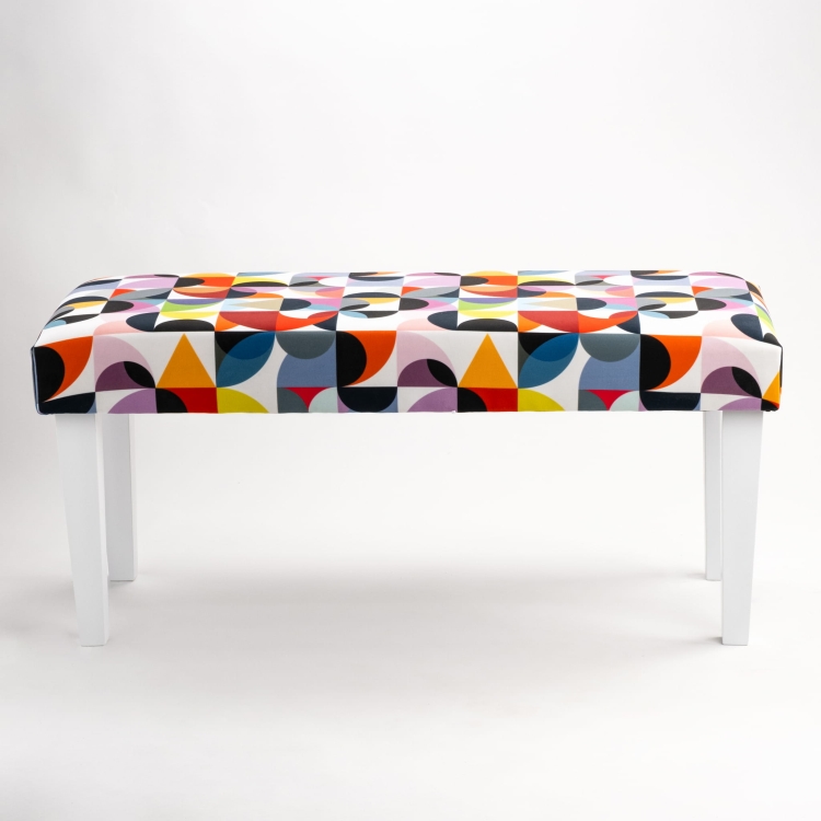 Banc à motifs sur pieds blancs