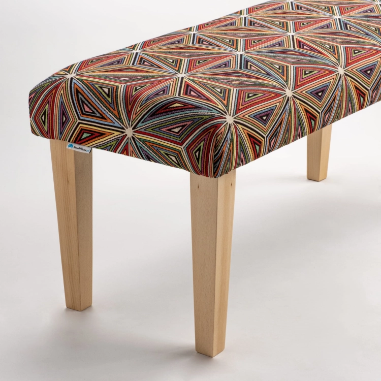 Banc à motifs sur pieds en bois