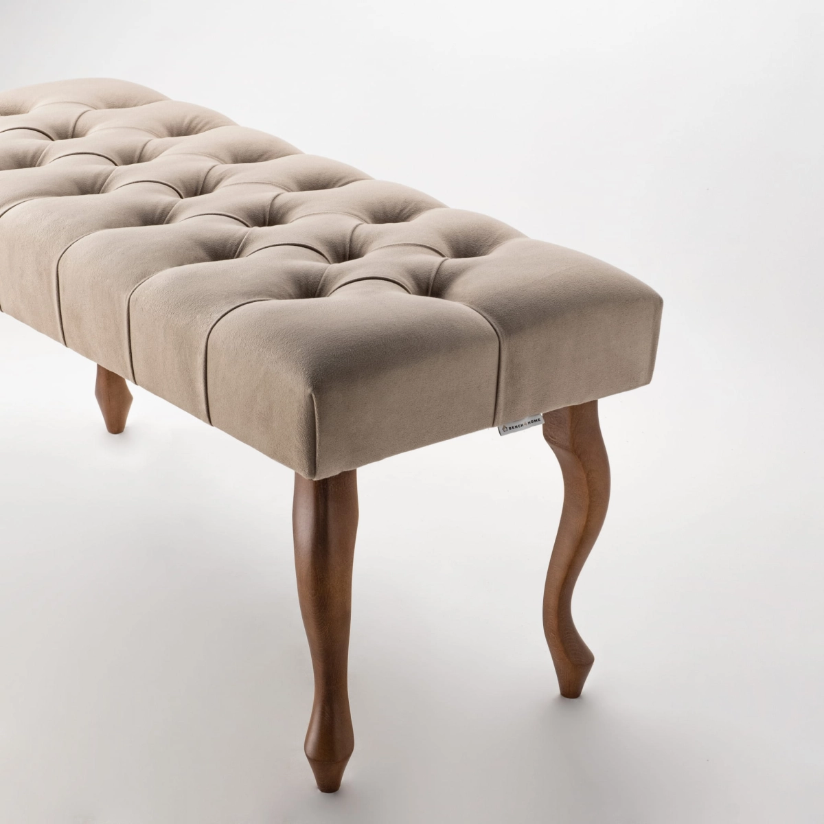 Banc latte capitonné élégant – un meuble fonctionnel et élégant pour votre maison ou votre bureau