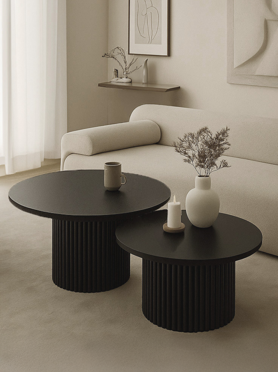 zestaw czarnych stolików ryflowanych