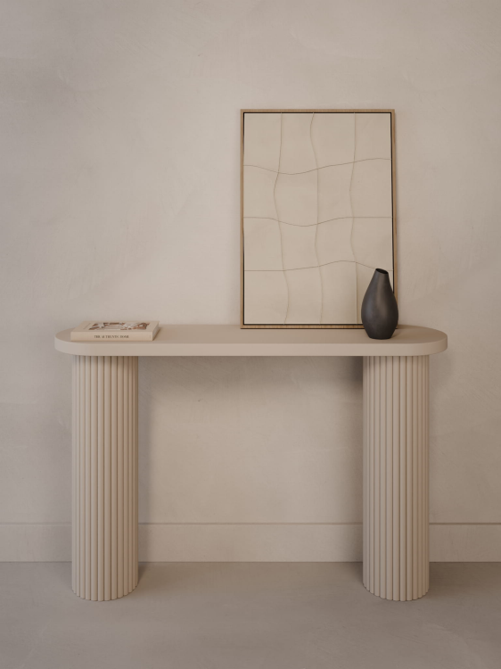 kaszmirowa konsola do przedpokoju na ryflowanych nogach