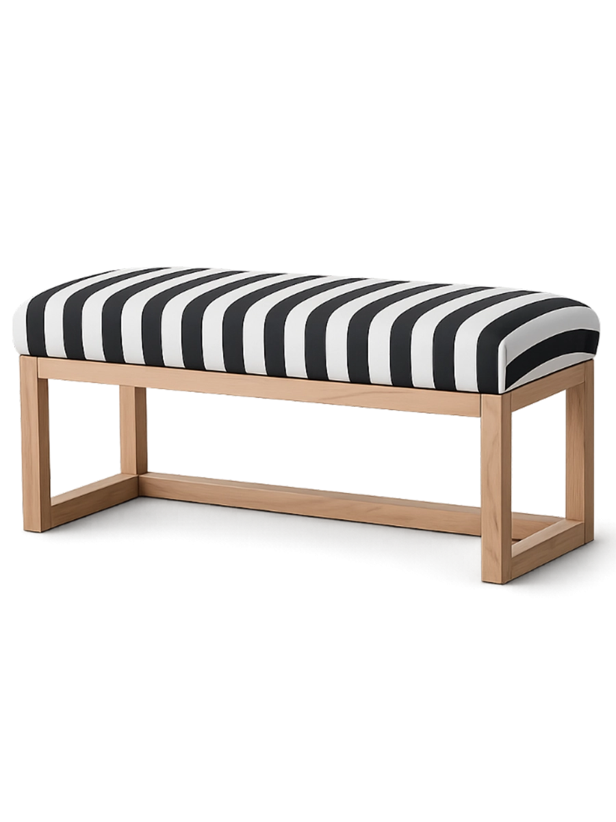 Banc rembourré à rayures noires et blanches avec un cadre en bois et une étagère