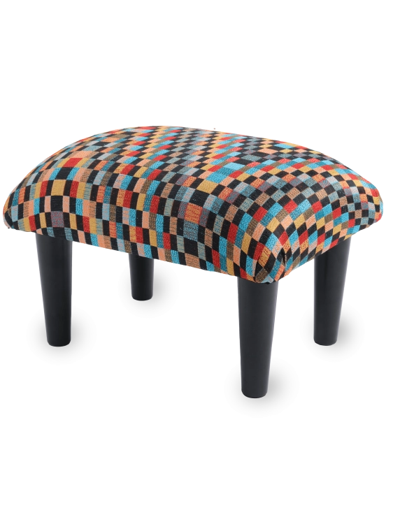 Repose-pieds de fauteuil coloré, un accent vivant et élégant pour l'intérieur