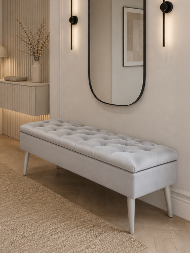 Pouf matelassé gris clair avec rangement, confortable et fonctionnel pour le salon
