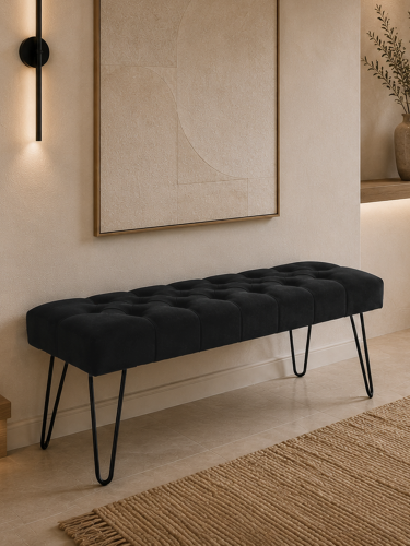 Banc matelassé noir avec pieds en épingle - un meuble élégant et moderne pour le salon ou le couloir