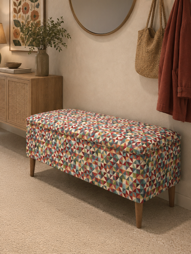 un pouf avec rangement aux motifs géométriques