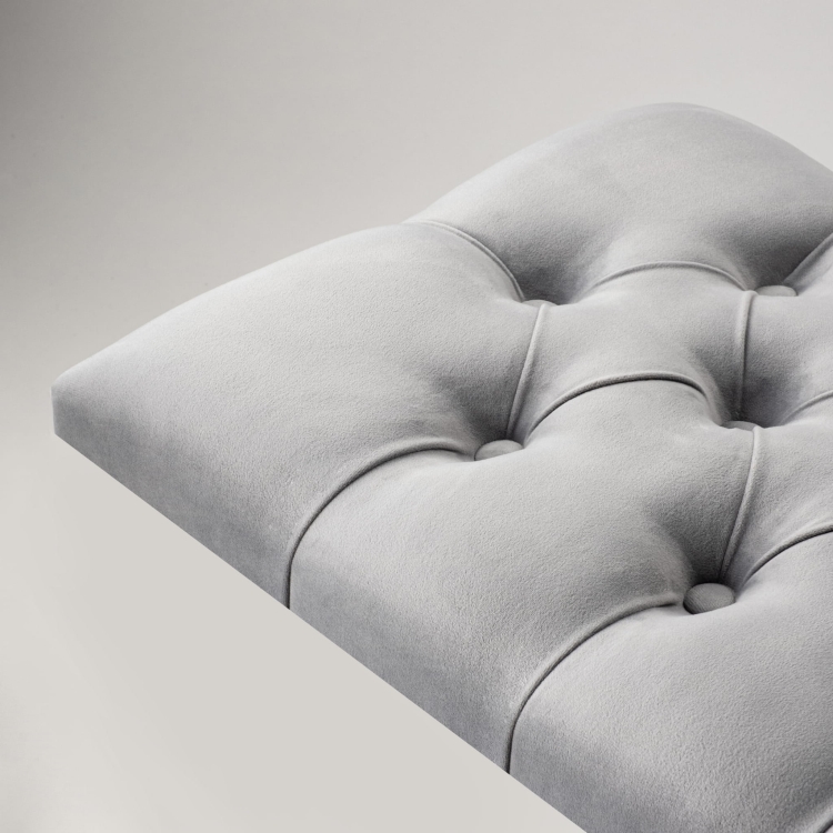 Panneau mural gris matelassé