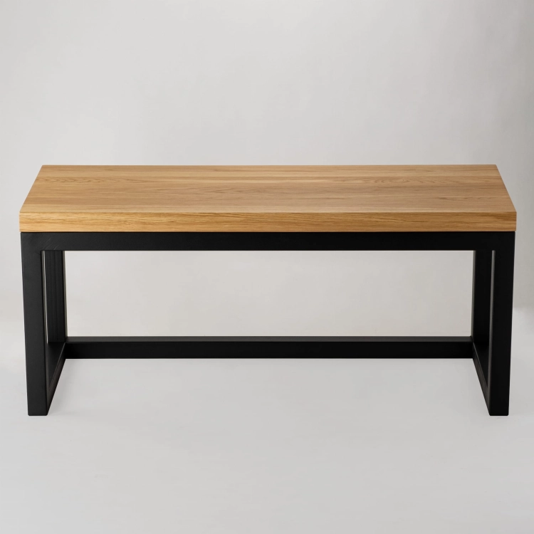 Banc avec plateau en bois et structure en métal de style industriel
