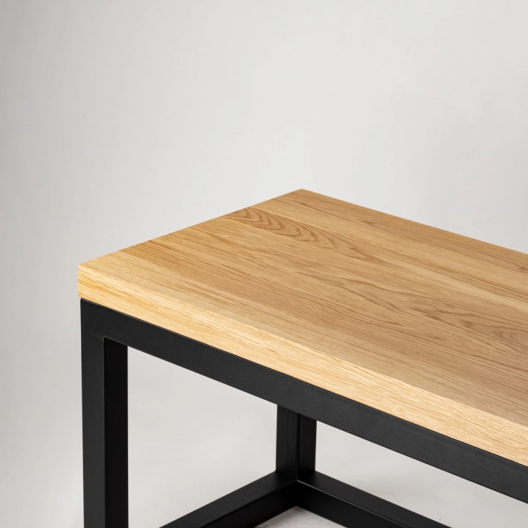 Banc en métal avec plateau en bois