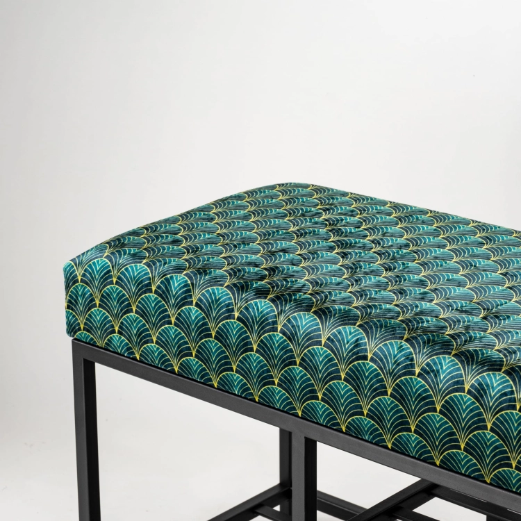 Banc rembourré de style loft sur base en métal