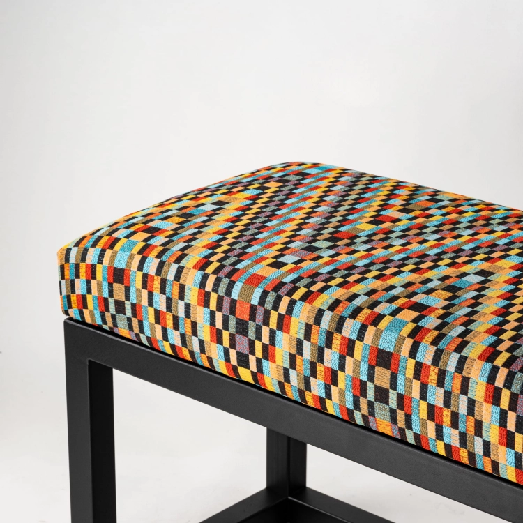 Banc à motifs avec pieds en métal