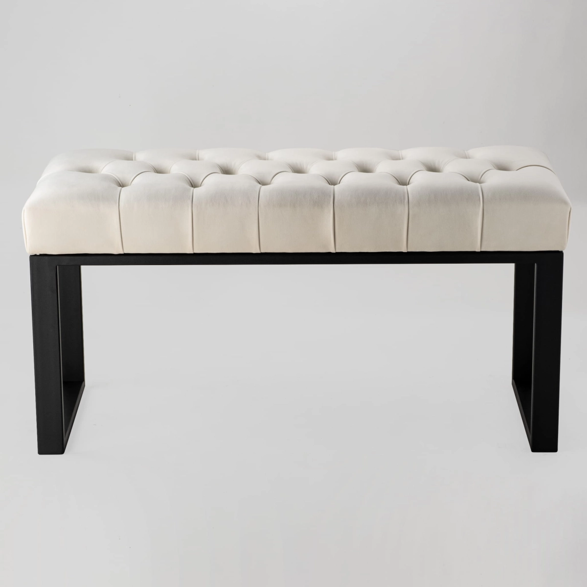 Banc en métal matelassé blanc