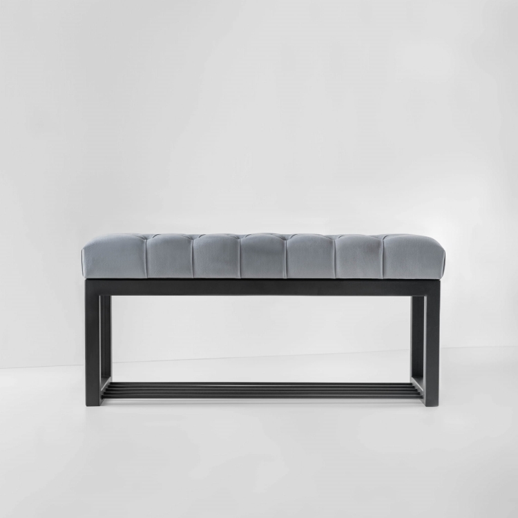 Banc gris matelassé avec étagère à chaussures en métal